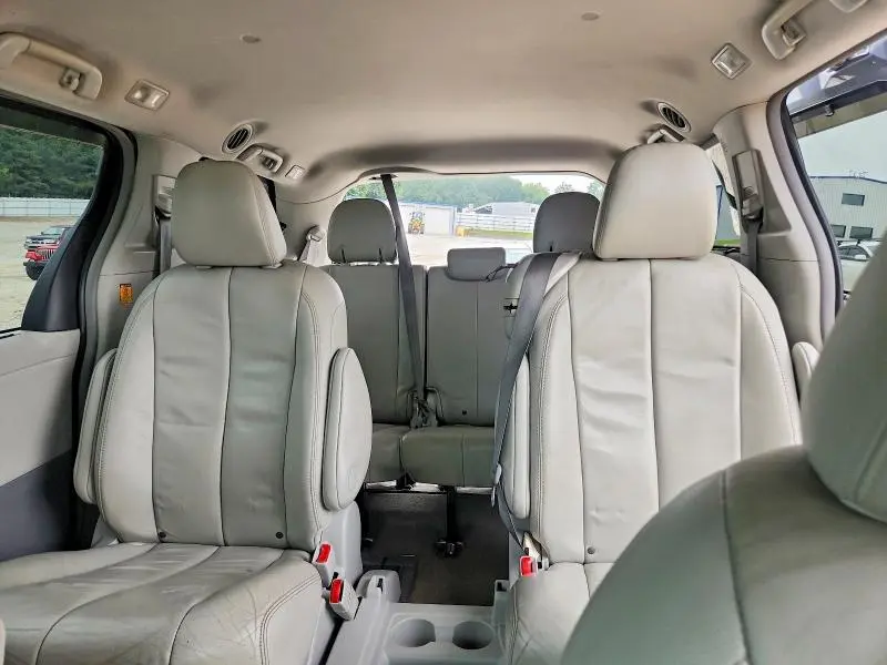 2013 TOYOTA SIENNA XLE 8-PASSENGER  
