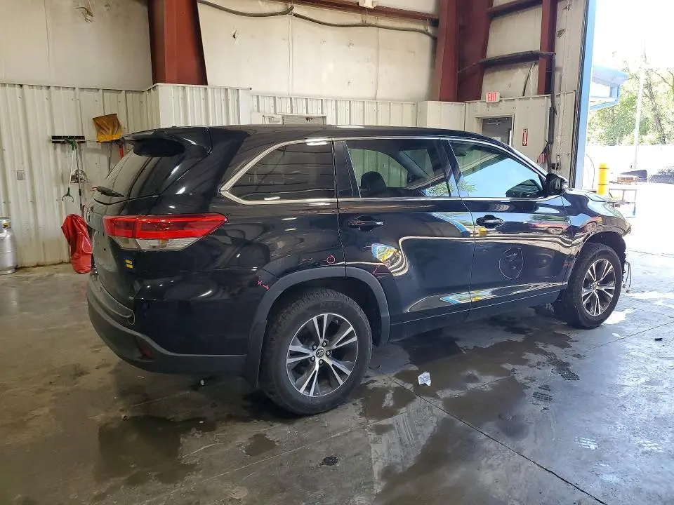 2018 TOYOTA HIGHLANDER LE  