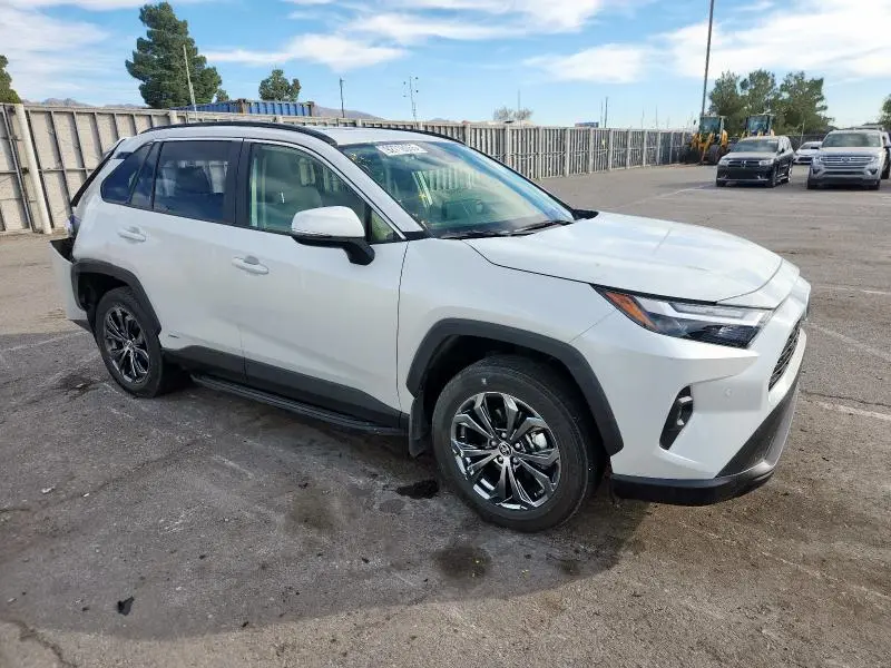 2024 TOYOTA RAV4 XLE PREMIUM  