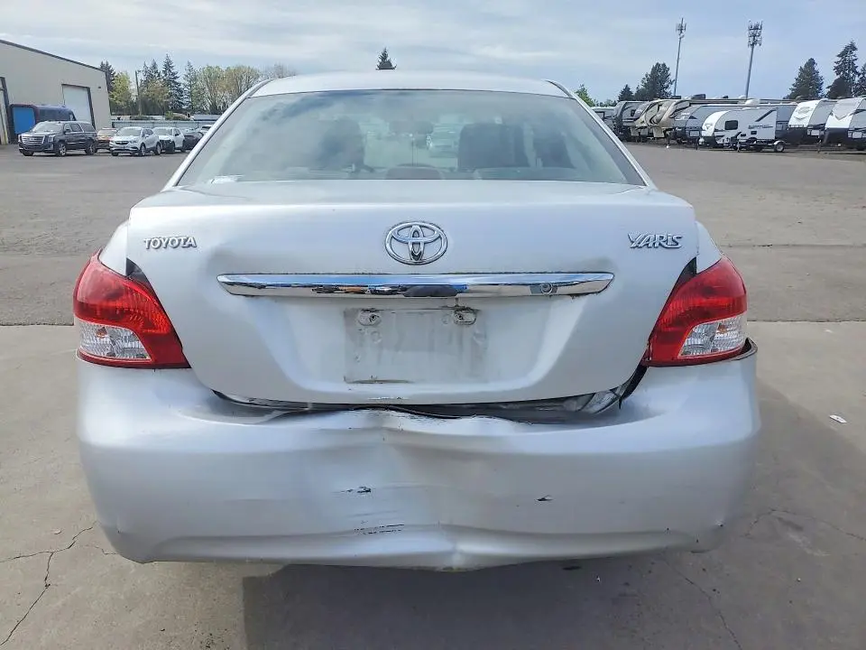 2011 TOYOTA YARIS BASE  