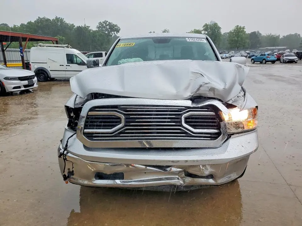 2016 RAM 1500 SLT  