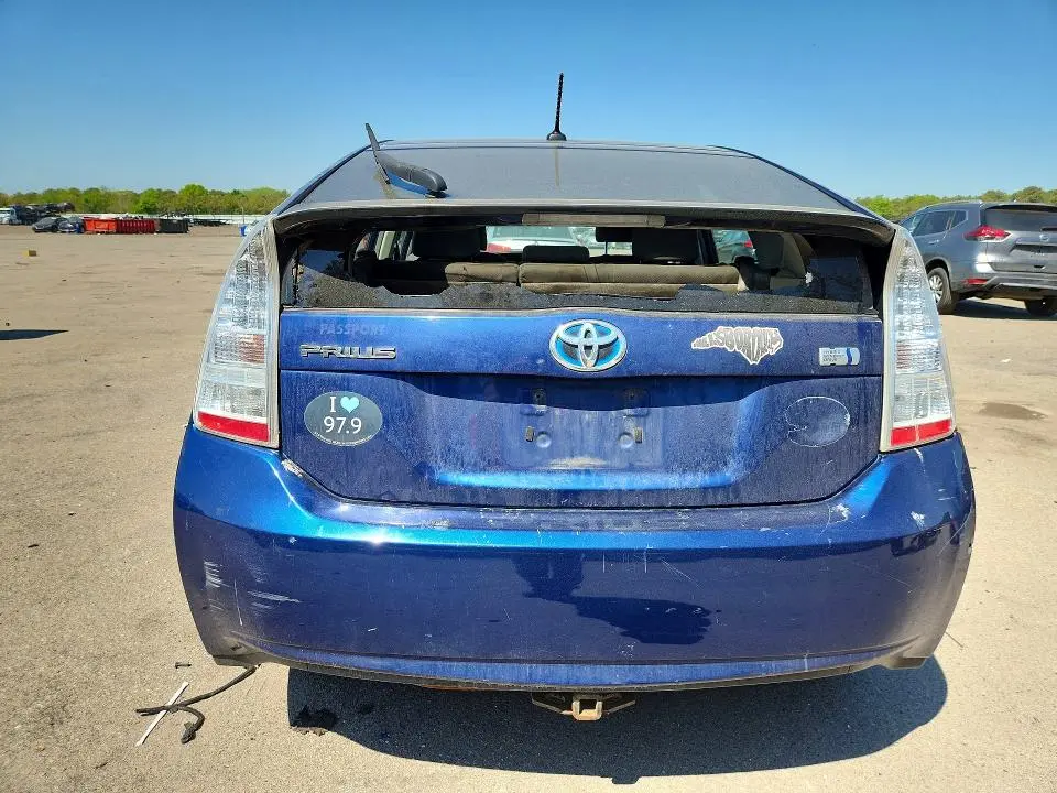 2010 TOYOTA PRIUS III  