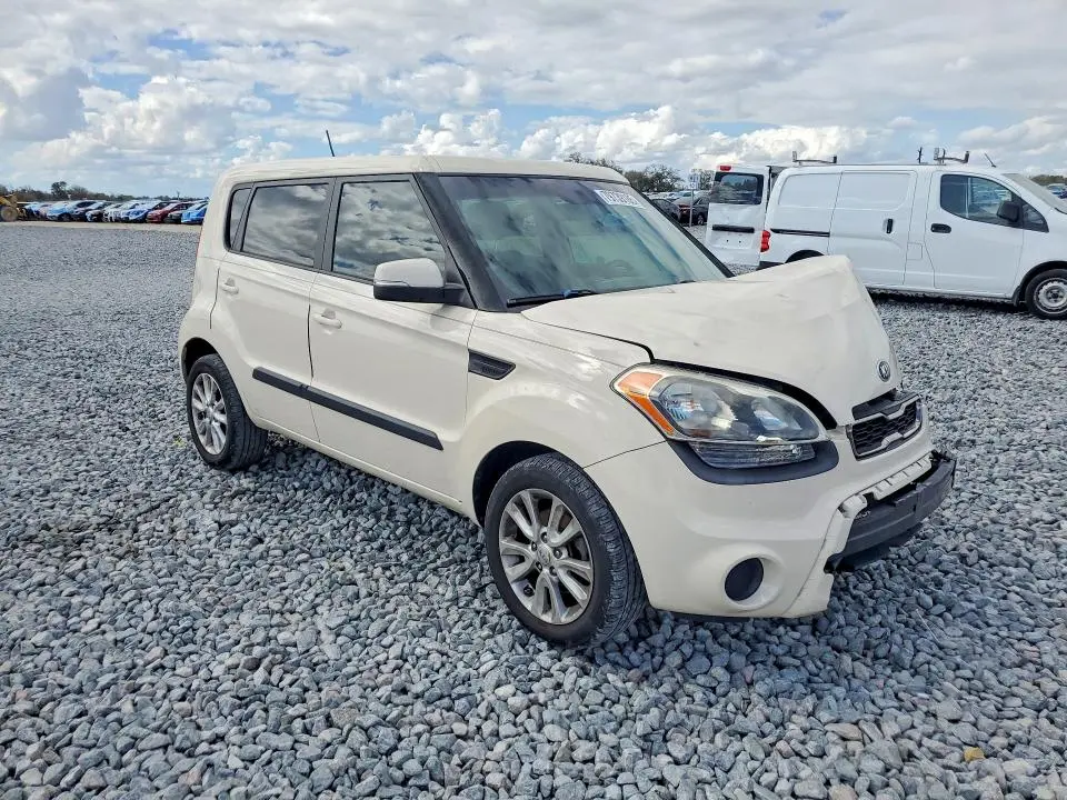 2013 KIA SOUL +  