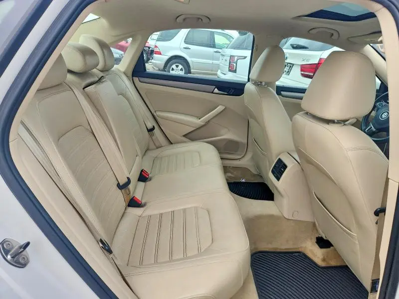 2015 VOLKSWAGEN PASSAT SE  