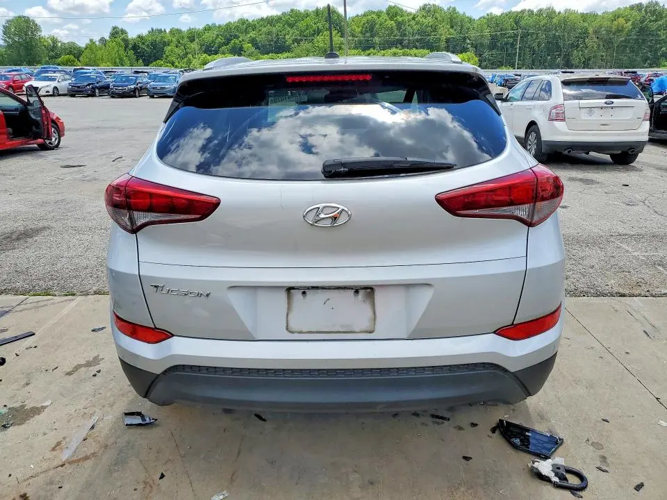 2016 HYUNDAI TUCSON SE  