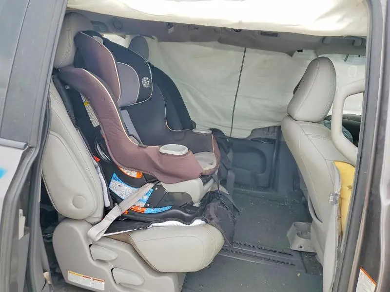2017 TOYOTA SIENNA XLE 8-PASSENGER  