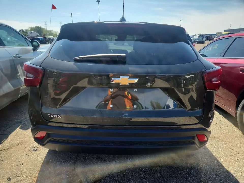 2024 CHEVROLET TRAX LS  
