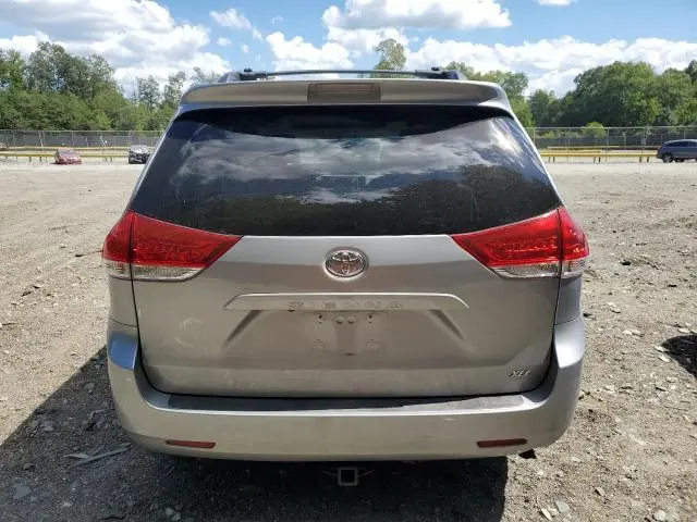 2013 TOYOTA SIENNA XLE  