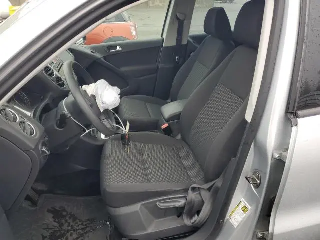 2011 VOLKSWAGEN TIGUAN S  