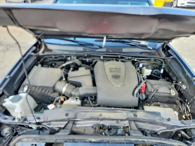 2022 TOYOTA TACOMA SR5 V6  