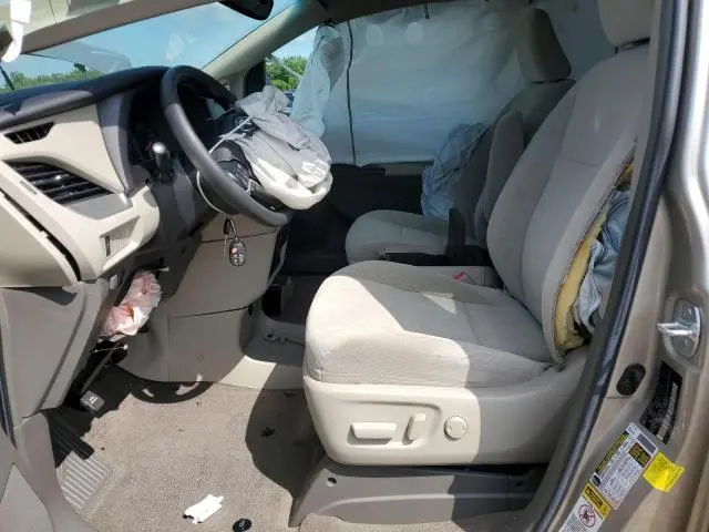 2017 TOYOTA SIENNA LE  