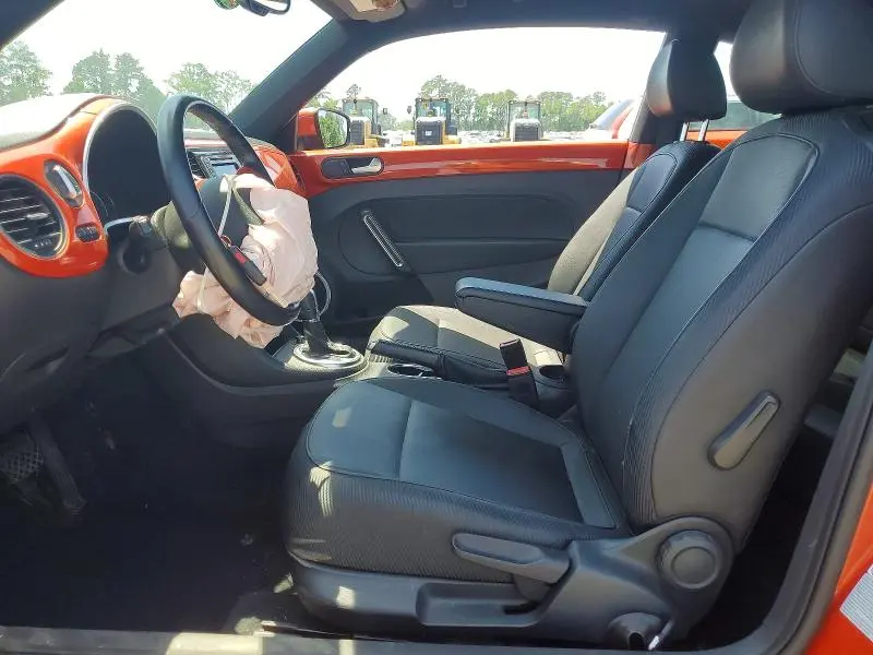 2016 VOLKSWAGEN BEETLE SE  
