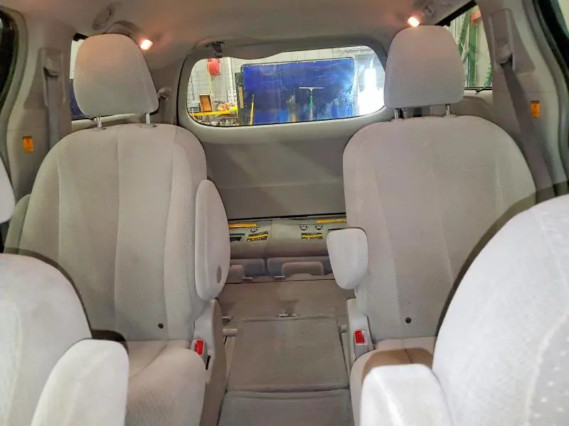 2011 TOYOTA SIENNA LE  