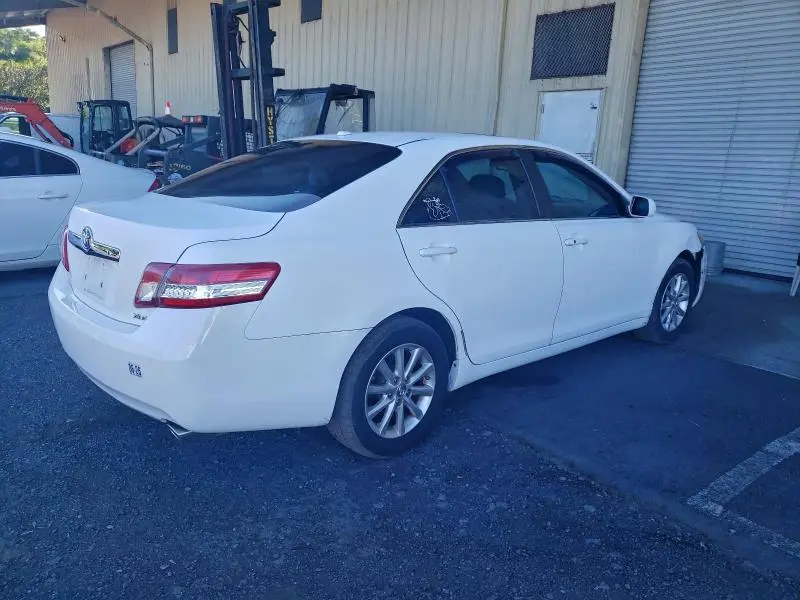 2011 TOYOTA CAMRY SE  