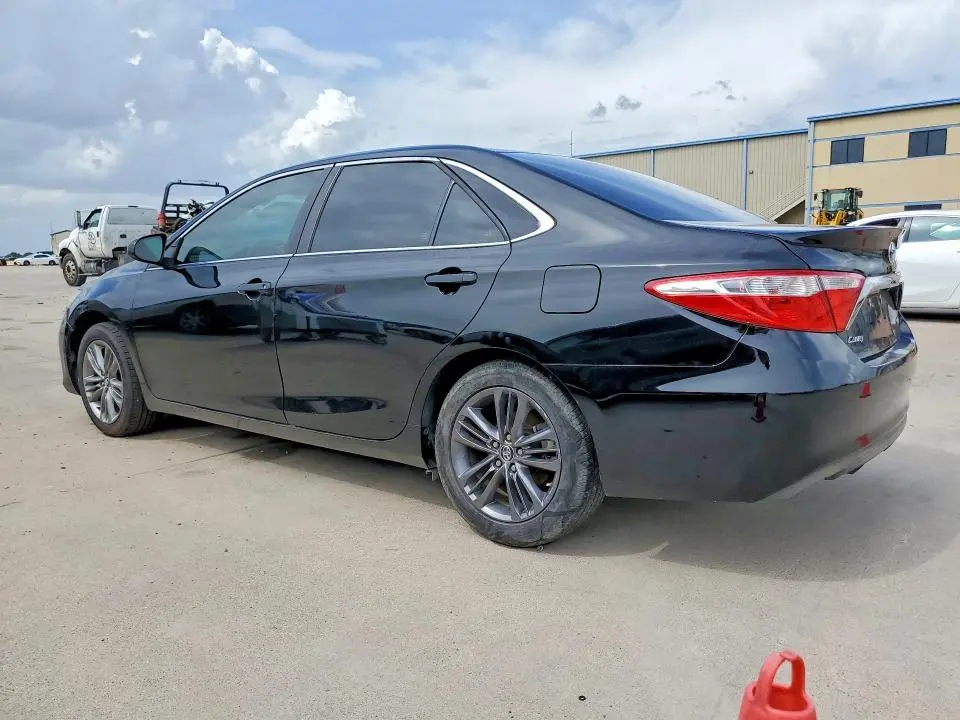 2017 TOYOTA CAMRY SE  