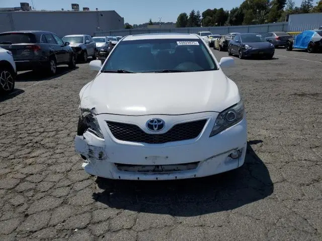 2011 TOYOTA CAMRY SE  