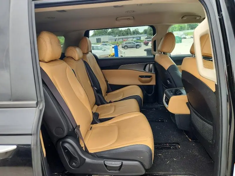 2023 KIA CARNIVAL LX  