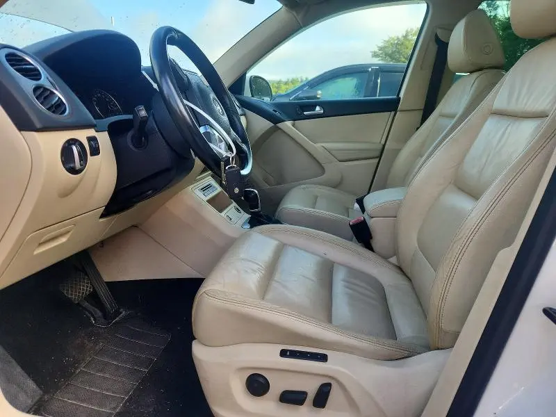 2011 VOLKSWAGEN TIGUAN S  