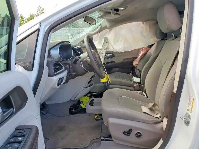 2020 CHRYSLER VOYAGER LX  
