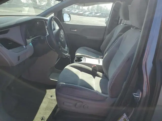 2017 TOYOTA SIENNA LE  