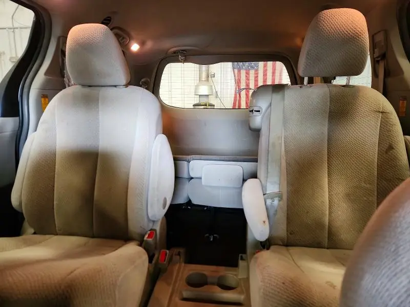 2014 TOYOTA SIENNA LE 8-PASSENGER  