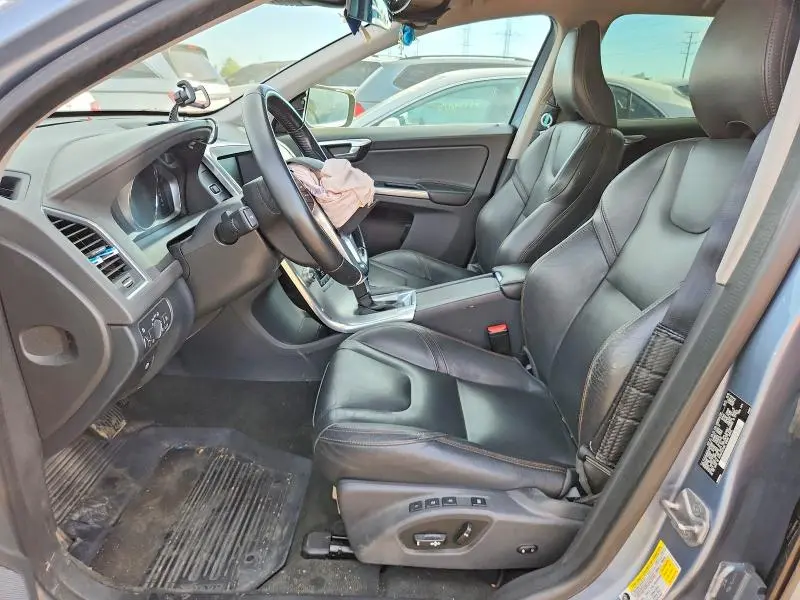 2017 VOLVO XC60 T6 DYNAMIC  