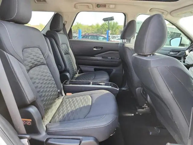 2022 NISSAN PATHFINDER SV  