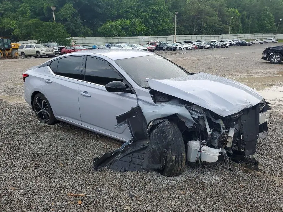 2024 NISSAN ALTIMA SR  