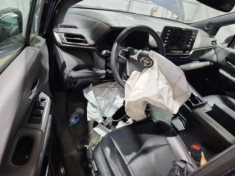 2022 TOYOTA SIENNA XSE  