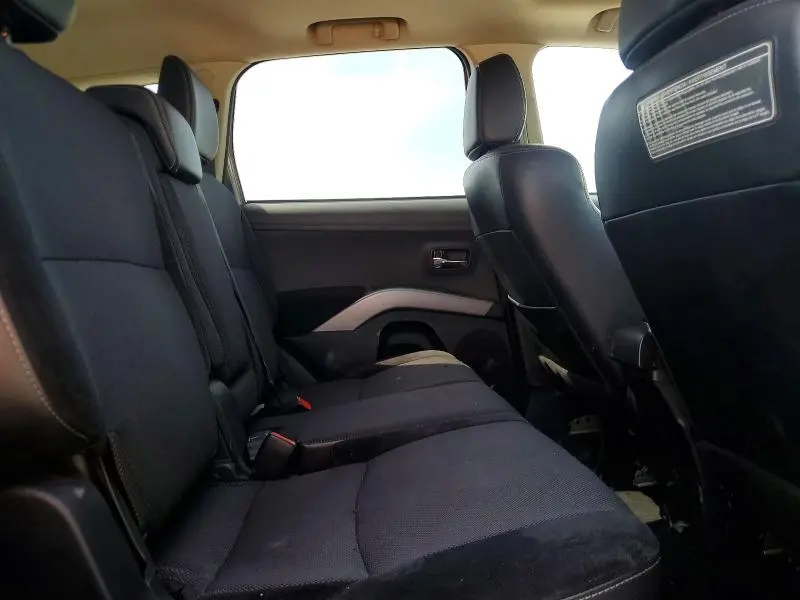 2013 MITSUBISHI OUTLANDER SE  