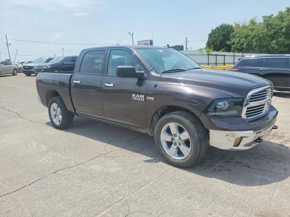2016 RAM 1500 SLT  