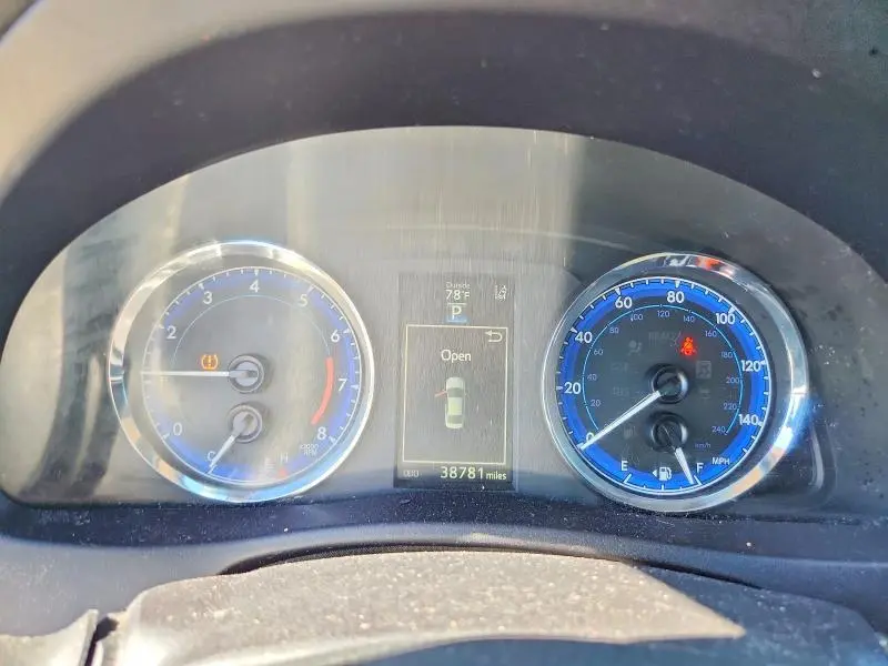 2019 TOYOTA COROLLA SE  