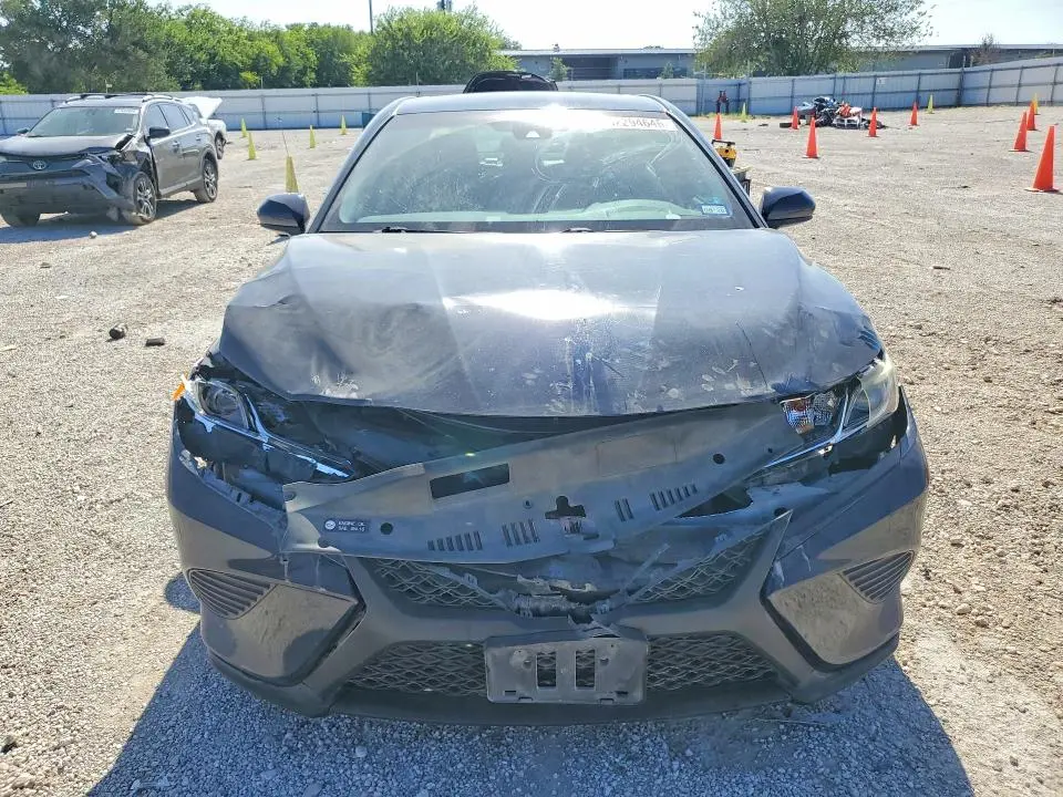 2019 TOYOTA CAMRY SE  