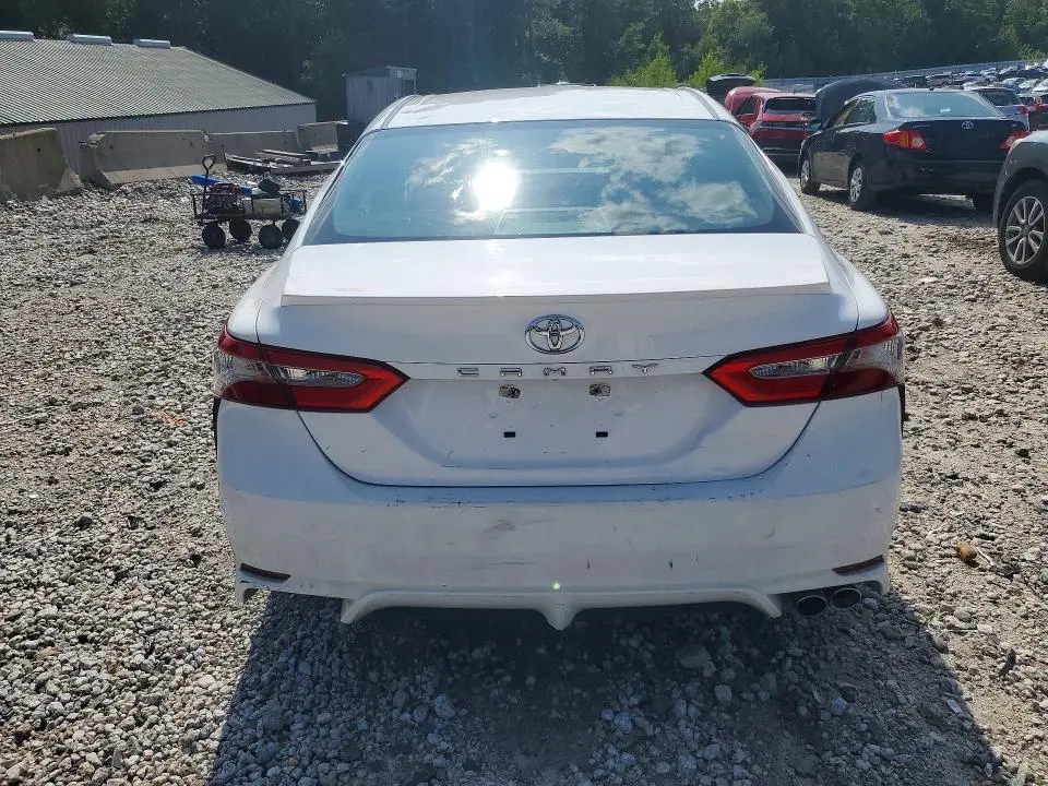 2018 TOYOTA CAMRY SE  