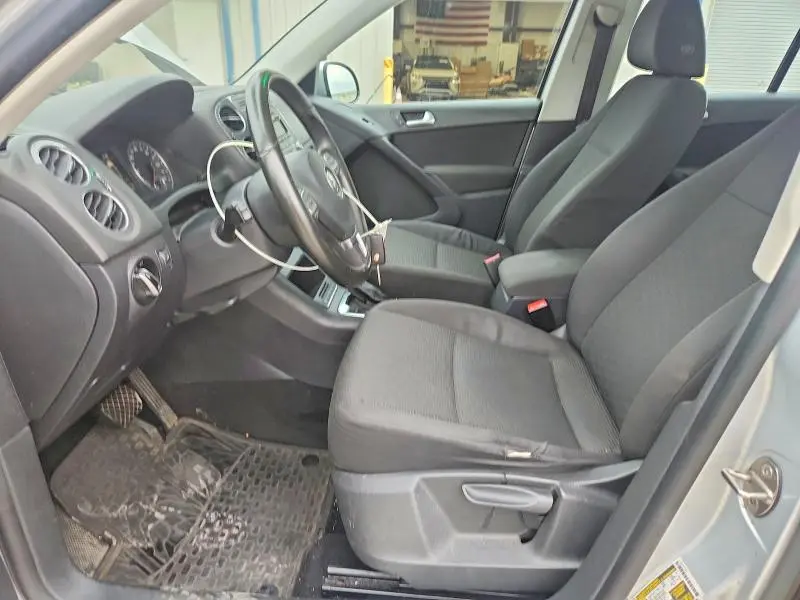2013 VOLKSWAGEN TIGUAN S  