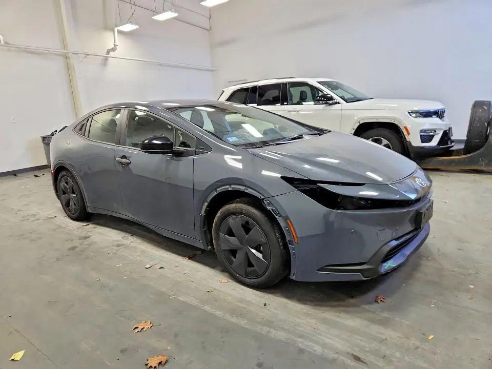 2025 TOYOTA PRIUS LE  