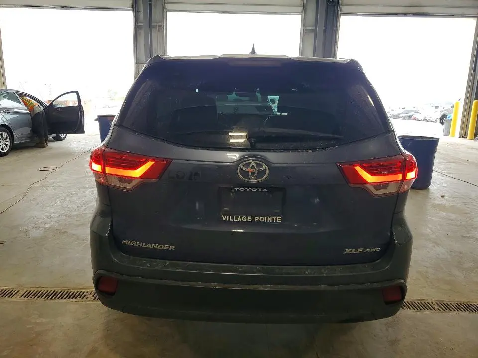 2018 TOYOTA HIGHLANDER XLE  