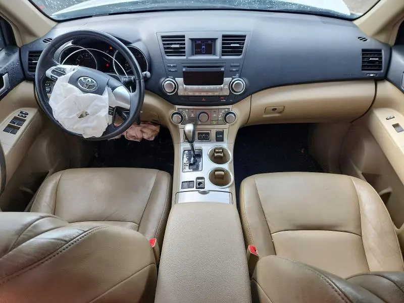 2012 TOYOTA HIGHLANDER SE  