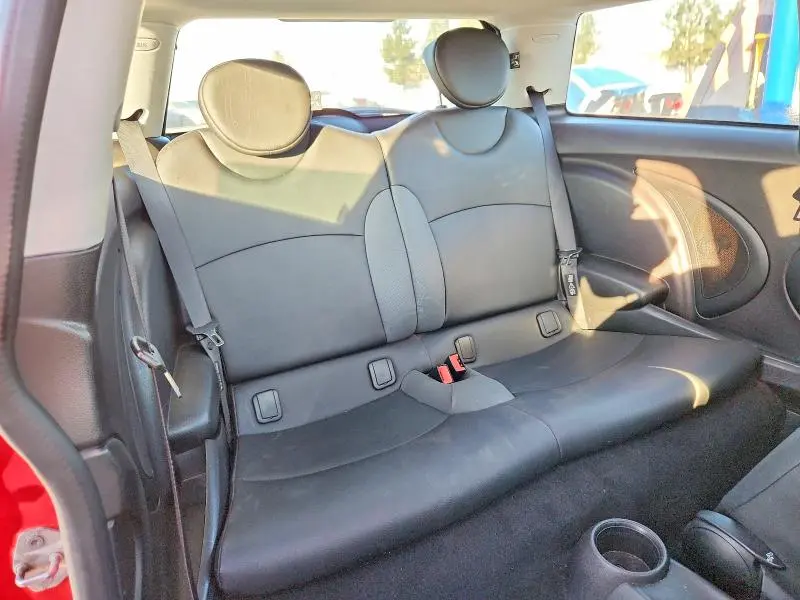 2010 MINI COOPER   