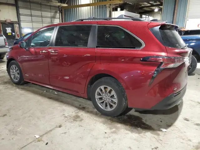 2021 TOYOTA SIENNA XLE
