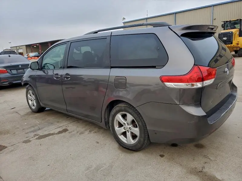 2012 TOYOTA SIENNA LE  
