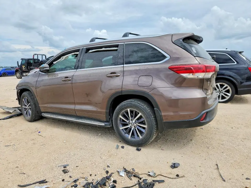 2017 TOYOTA HIGHLANDER XLE  