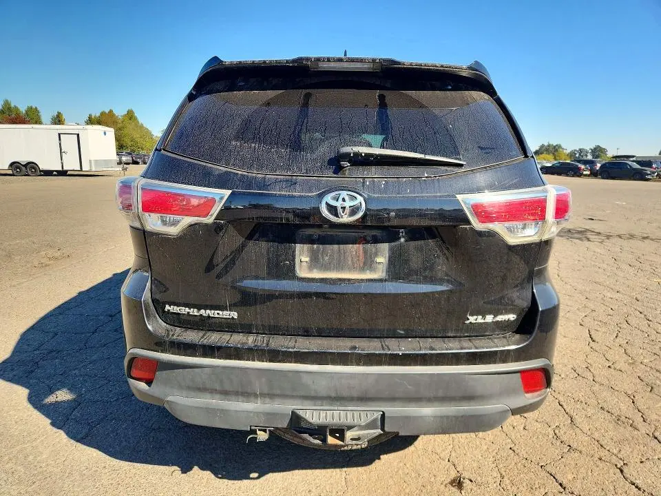 2016 TOYOTA HIGHLANDER XLE  