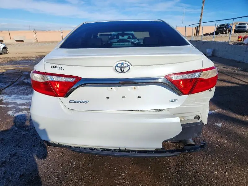 2016 TOYOTA CAMRY LE  