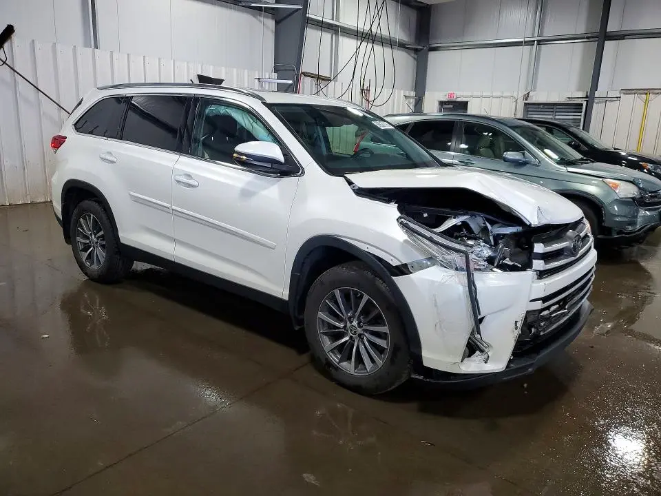 2019 TOYOTA HIGHLANDER XLE  
