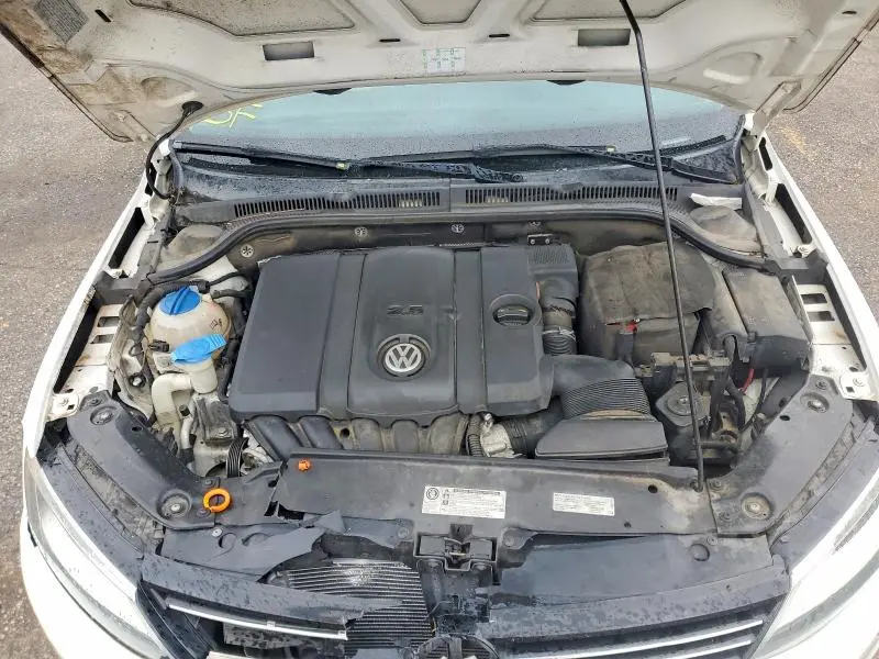 2013 VOLKSWAGEN JETTA SE  