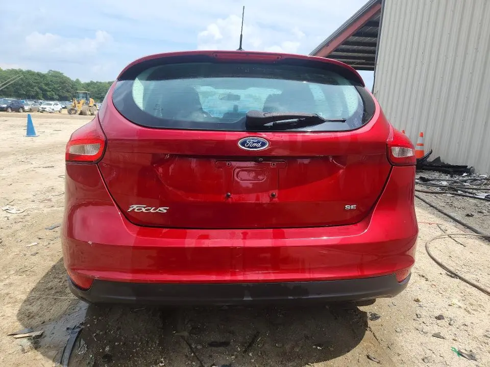 2015 FORD FOCUS SE  