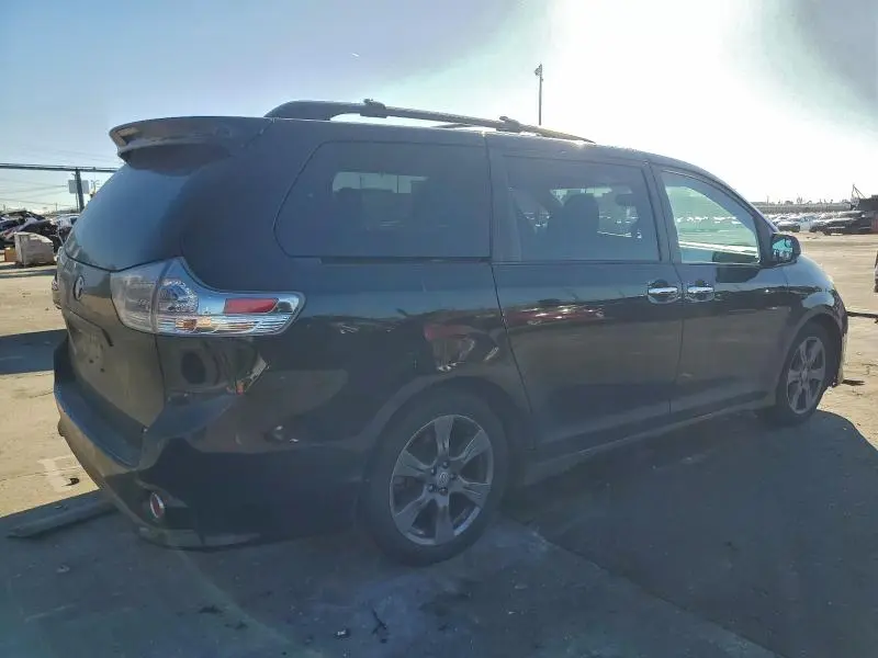 2017 TOYOTA SIENNA   