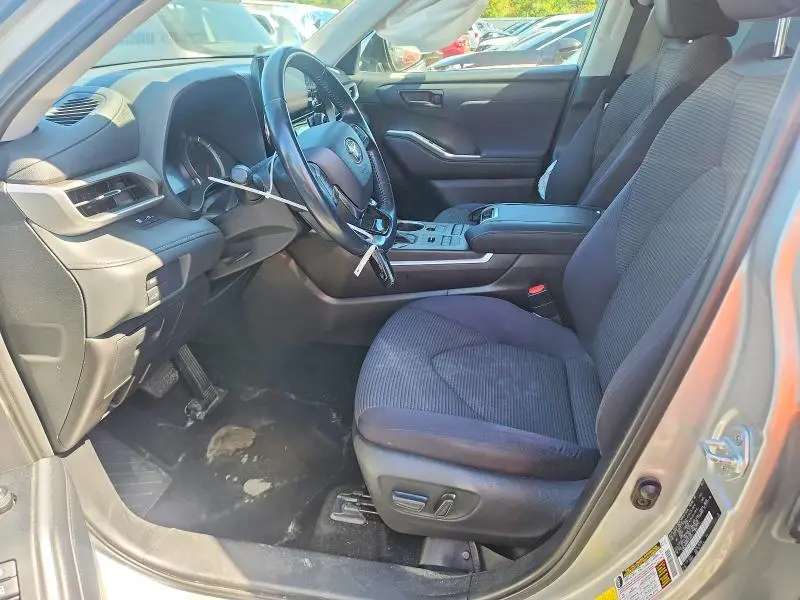 2021 TOYOTA HIGHLANDER LE  