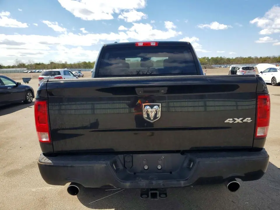 2014 RAM 1500 ST  